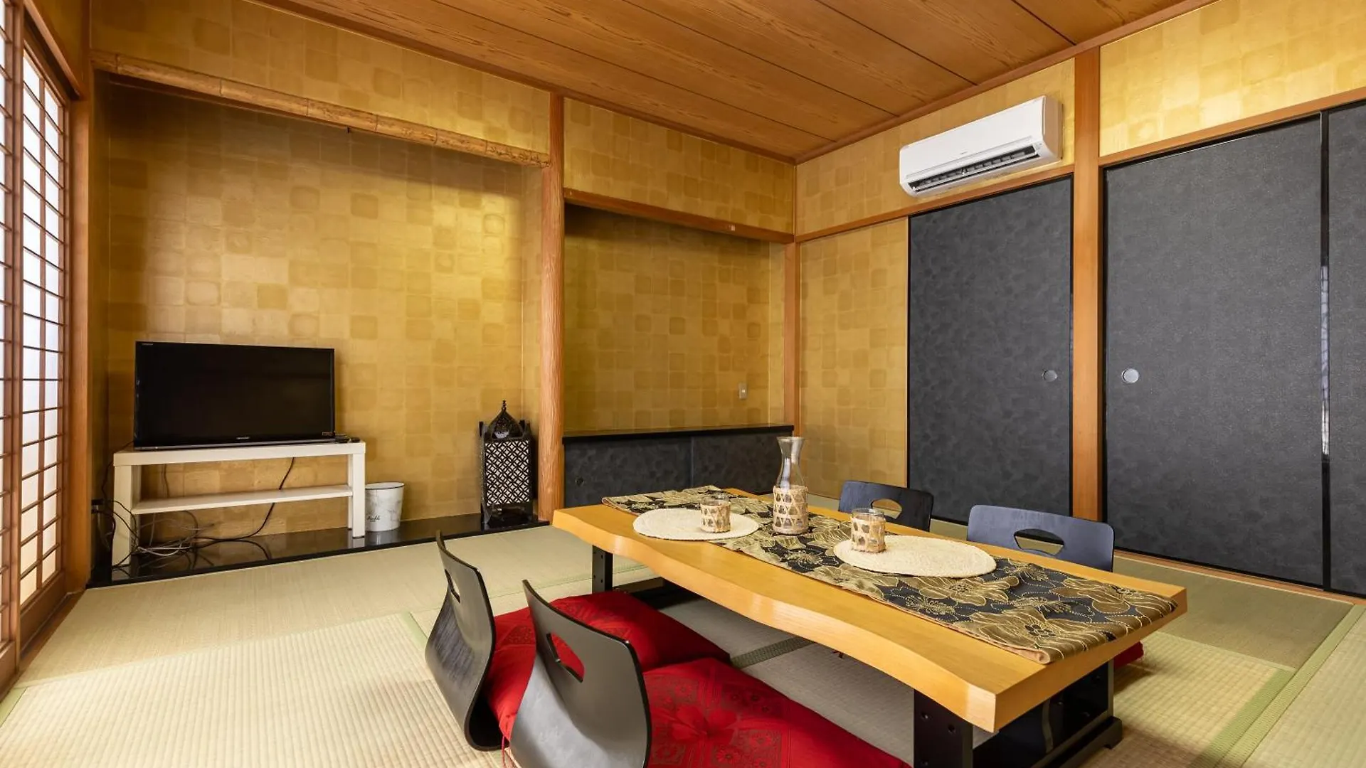 Premier Stay Namba なんば駅徒歩3分 3 Mins Walk From Namba Station 7Rooms Billiards Table 2Baths 4Toilets Osaka