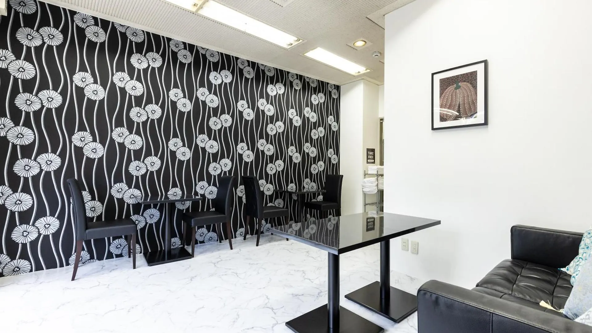 Premier Stay Namba なんば駅徒歩3分 3 Mins Walk From Namba Station 7Rooms Billiards Table 2Baths 4Toilets Osaka Japan