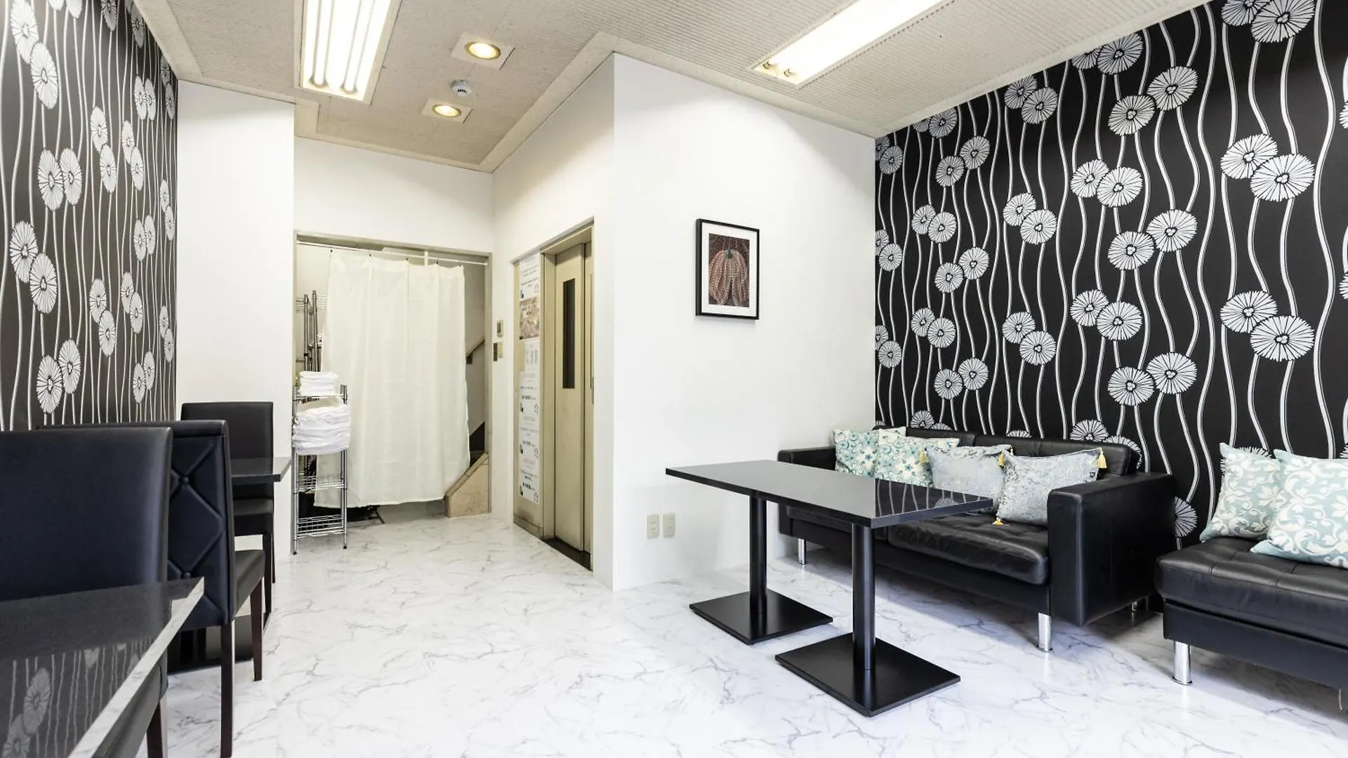 Premier Stay Namba なんば駅徒歩3分 3 Mins Walk From Namba Station 7Rooms Billiards Table 2Baths 4Toilets Osaka