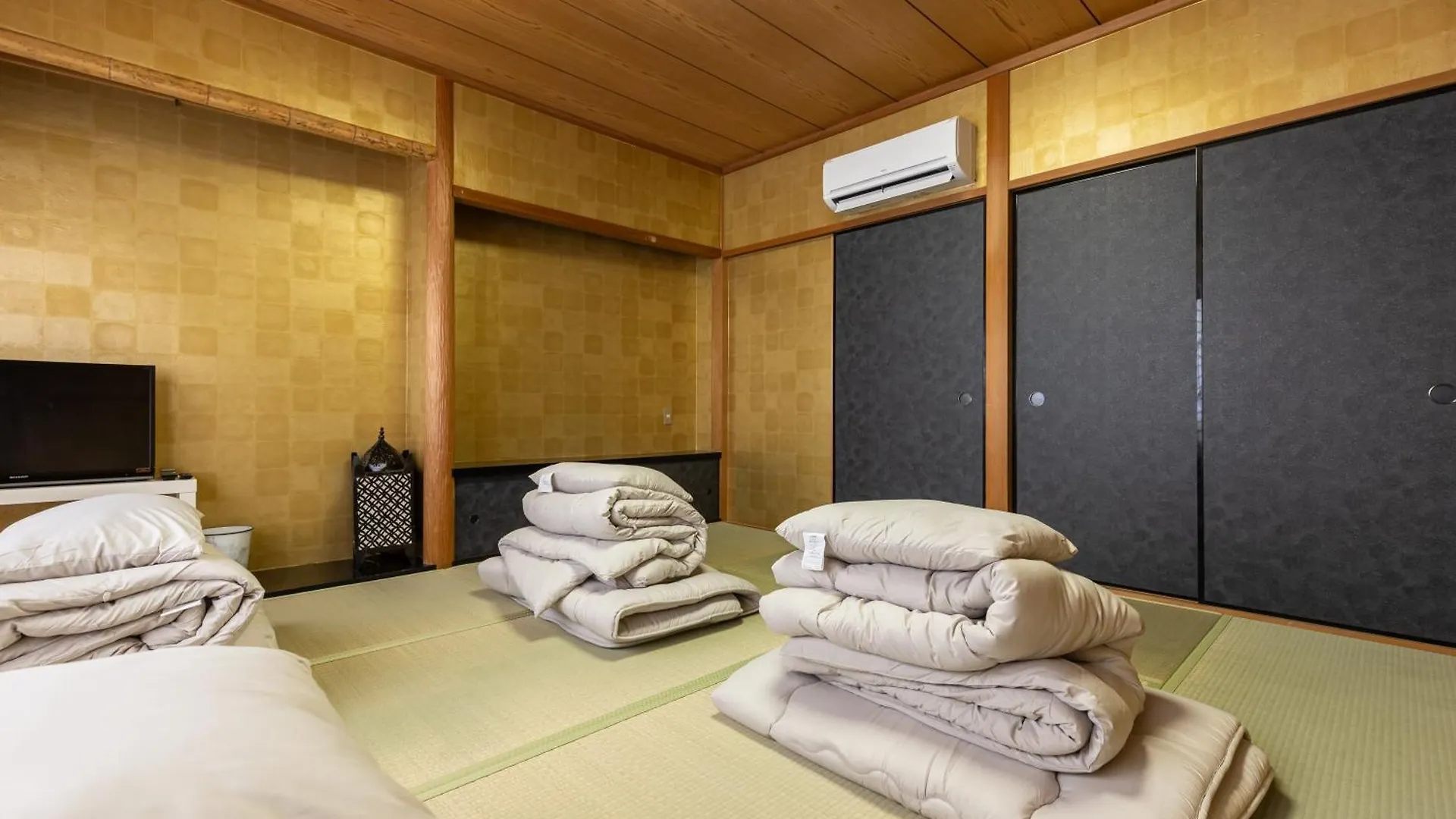 Premier Stay Namba なんば駅徒歩3分 3 Mins Walk From Namba Station 7Rooms Billiards Table 2Baths 4Toilets Osaka 0*,  Japan