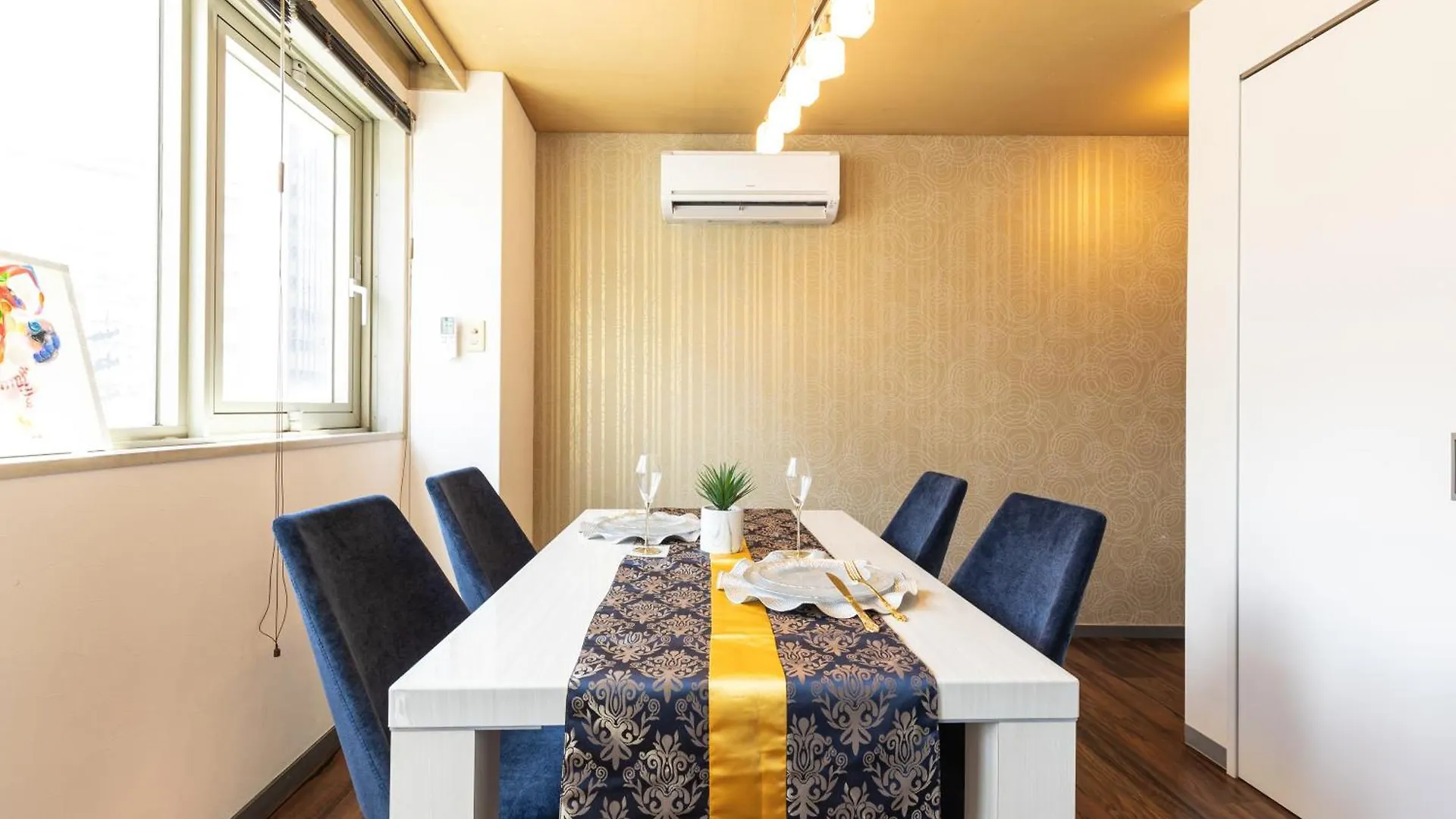 Apartment Premier Stay Namba なんば駅徒歩3分 3 Mins Walk From Namba Station 7Rooms Billiards Table 2Baths 4Toilets Osaka Japan