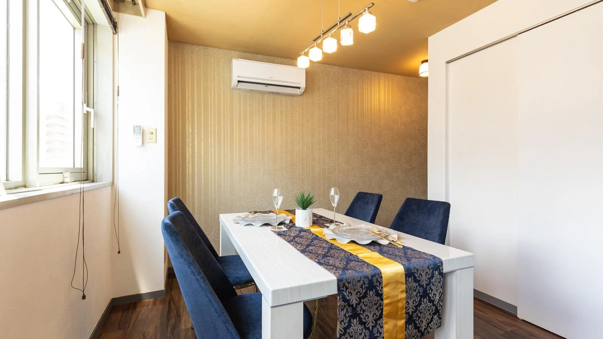 Apartment Premier Stay Namba なんば駅徒歩3分 3 Mins Walk From Namba Station 7Rooms Billiards Table 2Baths 4Toilets Osaka Japan